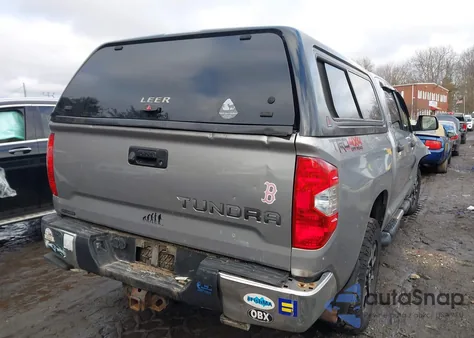 2015 Toyota Tundra Sr5 5.7L V8 z USA, uszkodzony, nr VIN 5TFDY5F13FX439345